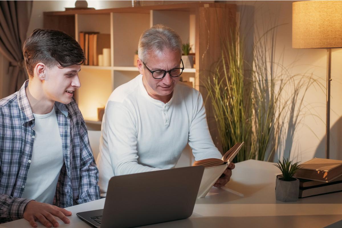 Gestionar el primer sueldo: guía para padres